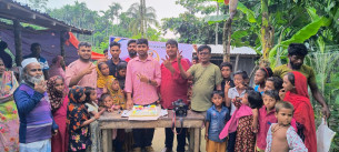 ভোলায় ব্যতিক্রমী বর্ষপূর্তি বেদে শিশুদের মুখে হাসি ফোটালো গ্লোবাল টিভি