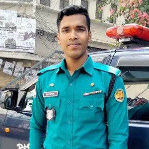 দৌলতখানে চাচাকে মারধর করে পুলিশ সদস্য আটক