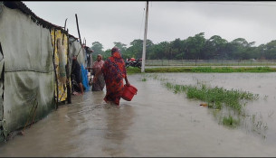 মনপুরায় জনজীবন বিপর্যস্ত, পানিবন্দি ২০ হাজার মানুষ; রয়েছে তীব্র খাদ্যসংকট