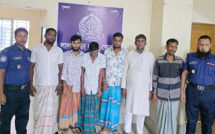 লালমোহনে ৬ জুয়াড়ি আটক
