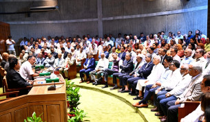 রাষ্ট্রপতি নির্বাচনকে সামনে রেখে বৈঠকে বসেছেন সরকারি দলের সংসদ সদস্যগণ