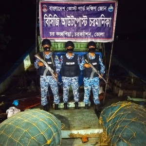 চরফ্যাশনে ভারতীয় অবৈধ ট্রলিং বোট ও ১১ জাল জব্দ