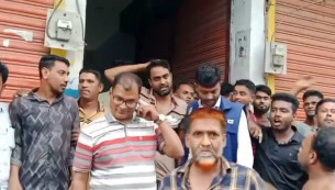 লালমোহনে ২০০ গ্রাম গাঁজাসহ যুবক আটক, জনতার মারধরের পর পুলিশের হাতে সোপর্দ