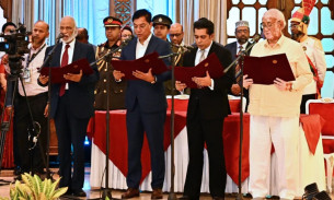 মন্ত্রিসভায় নতুন ৪ মন্ত্রী ও ২ প্রতিমন্ত্রীদের দপ্তর বণ্টন ও রদবদল করে প্রজ্ঞাপন জারি