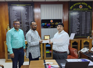 ভোলায় চিকিৎসা সহায়তায় ৩ অসহায় ব্যক্তিকে ৩০ হাজার টাকা অনুদান