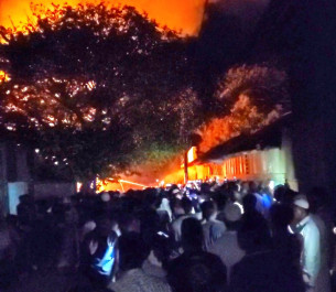 দৌলতখানে তেলের গুদামে ভয়াবহ আগুন, পুড়ল ৬ গুদামসহ ৮ দোকান,আহত-৪