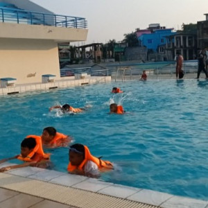 ভোলায় ১৫ দিনব্যাপী শিশুদের সাঁতার প্রশিক্ষণ শুরু