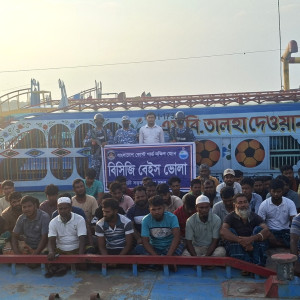 ভোলায় অবৈধভাবে বালু উত্তোলন করায় ড্রেজার ও বাল্কহেডসহ আটক-৪০