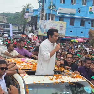 মন্ত্রী হওয়ার পর প্রথম ভোলায়, বৈরী আবহাওয়ায়ও পার্থকে পথে পথে ফুলেল সংবর্ধনা
