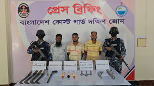 তজুমুদ্দিনে দেশীয় অস্ত্র-গোলাবারুদসহ আটক-৩