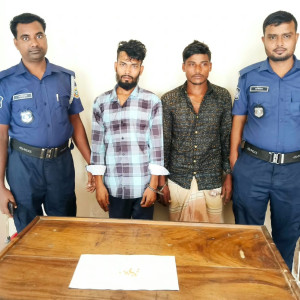 দৌলতখানে ইয়াবাসহ ২ জন গ্রেফতার