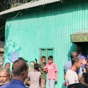 স্ত্রী-সন্তানকে হত্যার পর প্রবাসী যুবকের আত্মহত্যা