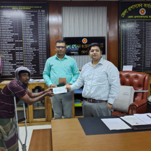 ভোলায় ৭ অসহায় ব্যক্তিকে চিকিৎসা সহায়তায় ৬২ হাজার টাকা অনুদান বিতরণ