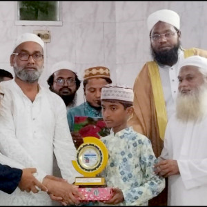 লালমোহনে সিরাত প্রতিযোগিতায় বিজয়ীদের মাঝে পুরস্কার বিতরণ