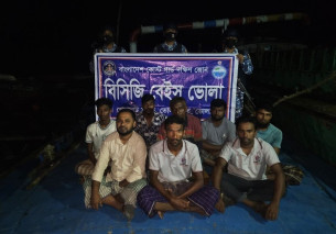 ভোলায় কোস্ট গার্ডের অভিযানে অবৈধভাবে বালু উত্তোলন, ড্রেজার-বাল্কহেডসহ আটক-৮