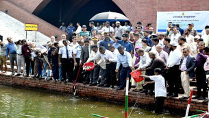 সংসদ ভবন লেকে ২৫০ কেজি পোনা মাছ অবমুক্ত করলেন স্পিকার