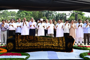বিএনপি নেতা সালাহউদ্দিন আহমেদের জানাজায় অংশ নিয়েছেন প্রধানমন্ত্রী