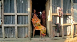 দৌলতখানে বিধবার সোনার দুল ছিনিয়ে নেওয়ার অভিযোগ
