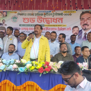 লালমোহনে ‘স্পিকার মেজর হাফিজ ফুটবল টুর্নামেন্ট'র উদ্বোধন