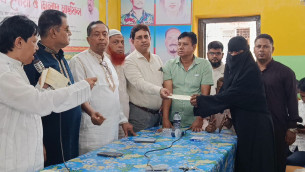 লালমোহনে ১৯০ অসহায় পরিবার পেল ১৯ লাখ টাকার আর্থিক সহায়তা