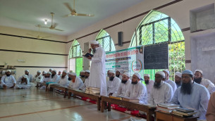 ভোলায় পাঁচ শতাধিক শিশুর মাঝে পবিত্র কুরআন বিতরণ ও সবক প্রদান